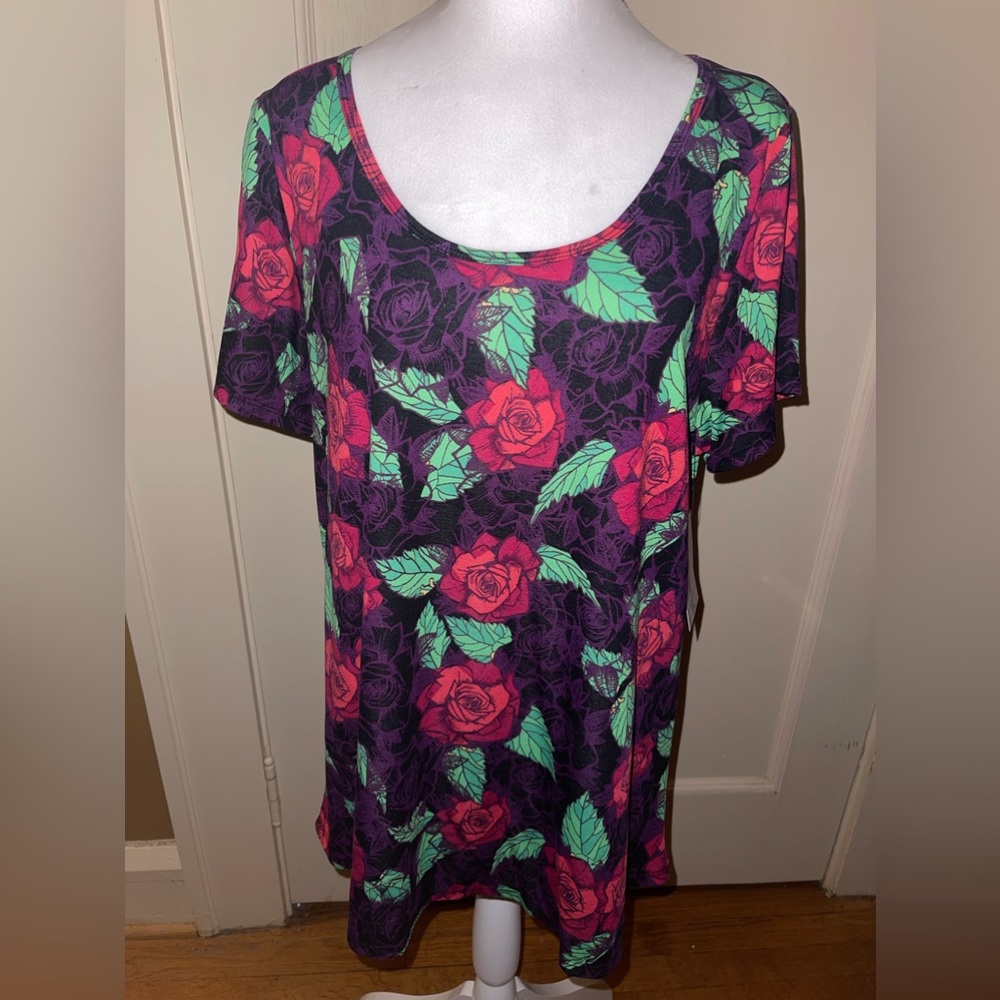 BNWT Lularoe XL Classic Tee